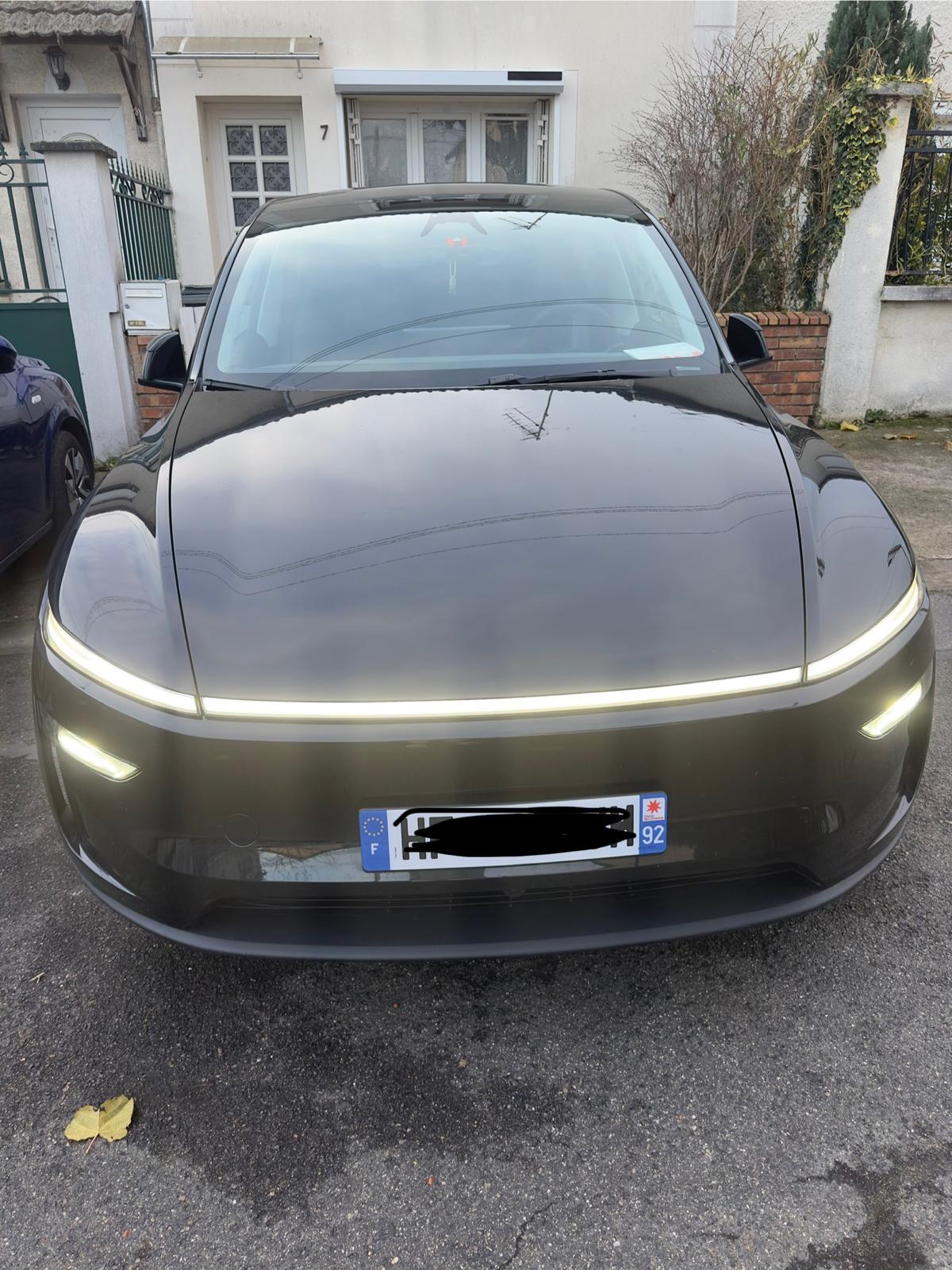 Tesla Model Y - Vue avant