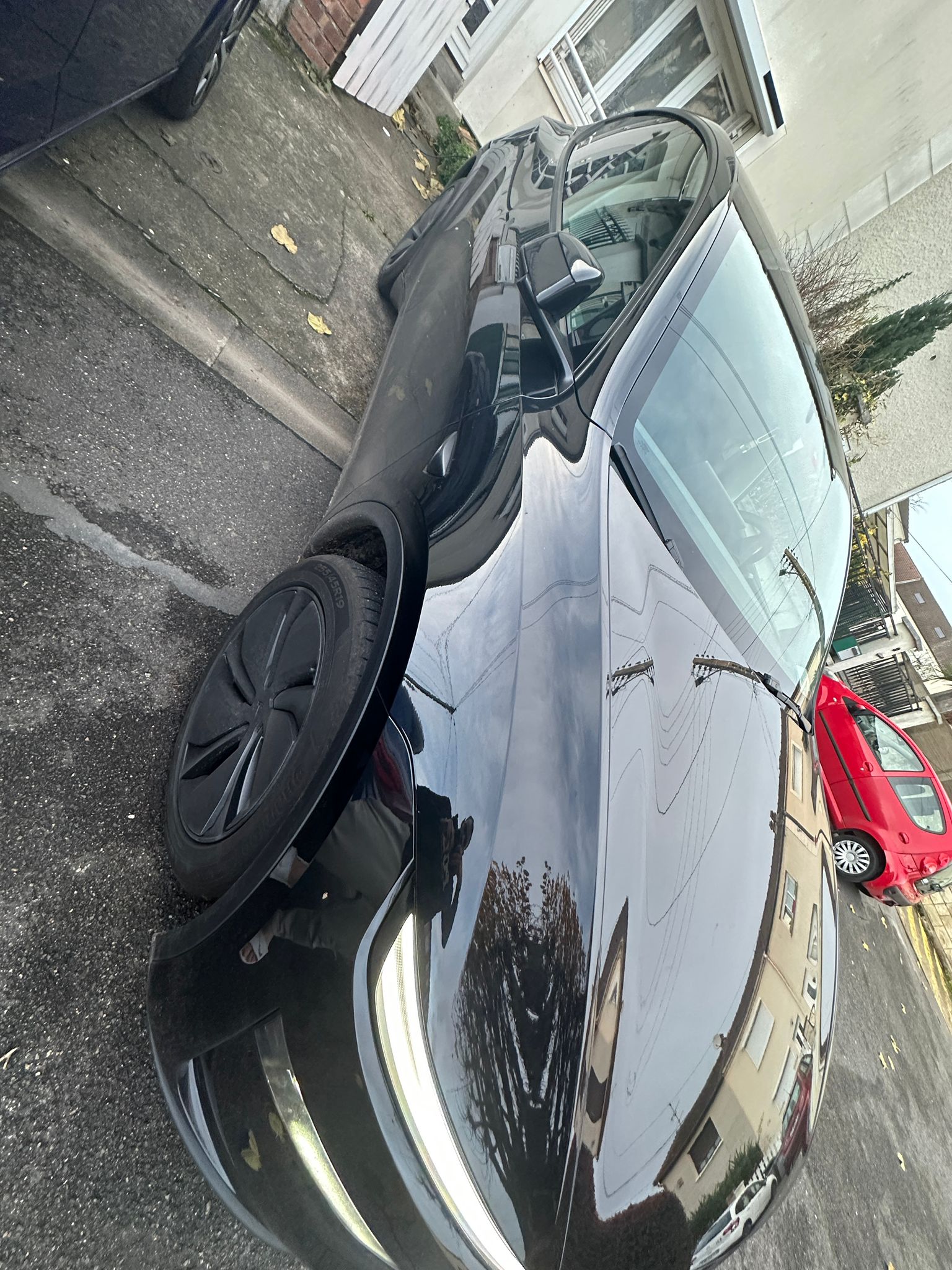 Tesla Model Y - Vue côté